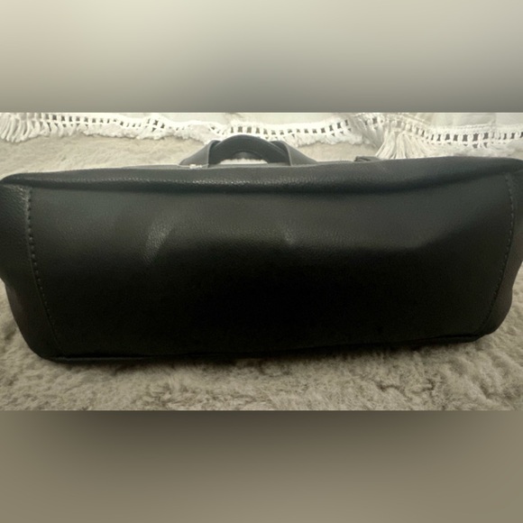 Fossil Black leather Hunter backpack EUC Bag Purse - Picture 4 of 10